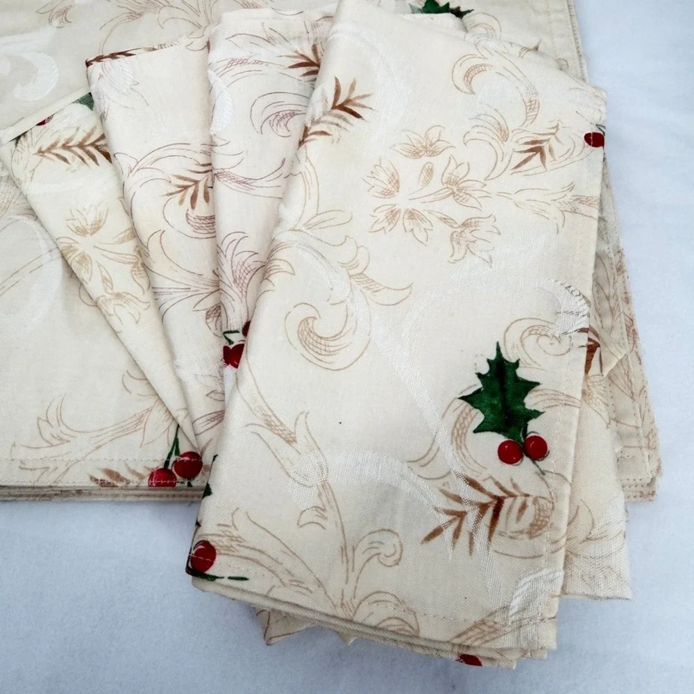 Liz Claiborne Placemats & Napkins SET of 4 Holly Berry Damask XMAS Table Decor